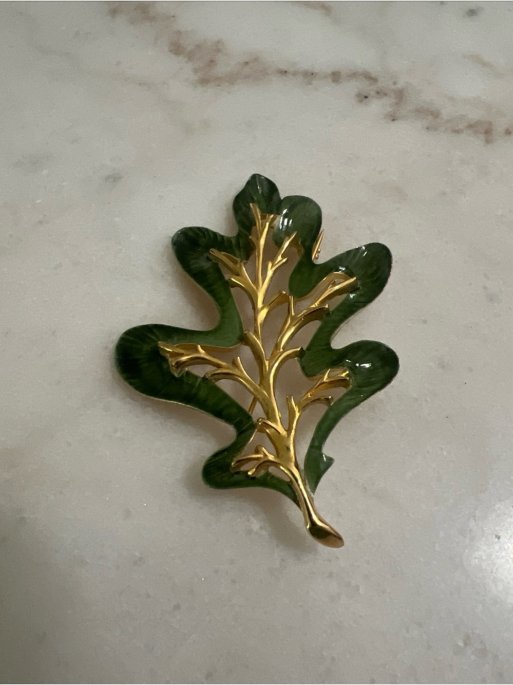 Vintage Sarah Coventry Large Gold Tone Green Enamel Openwork Oak Leaf Brooch Pin